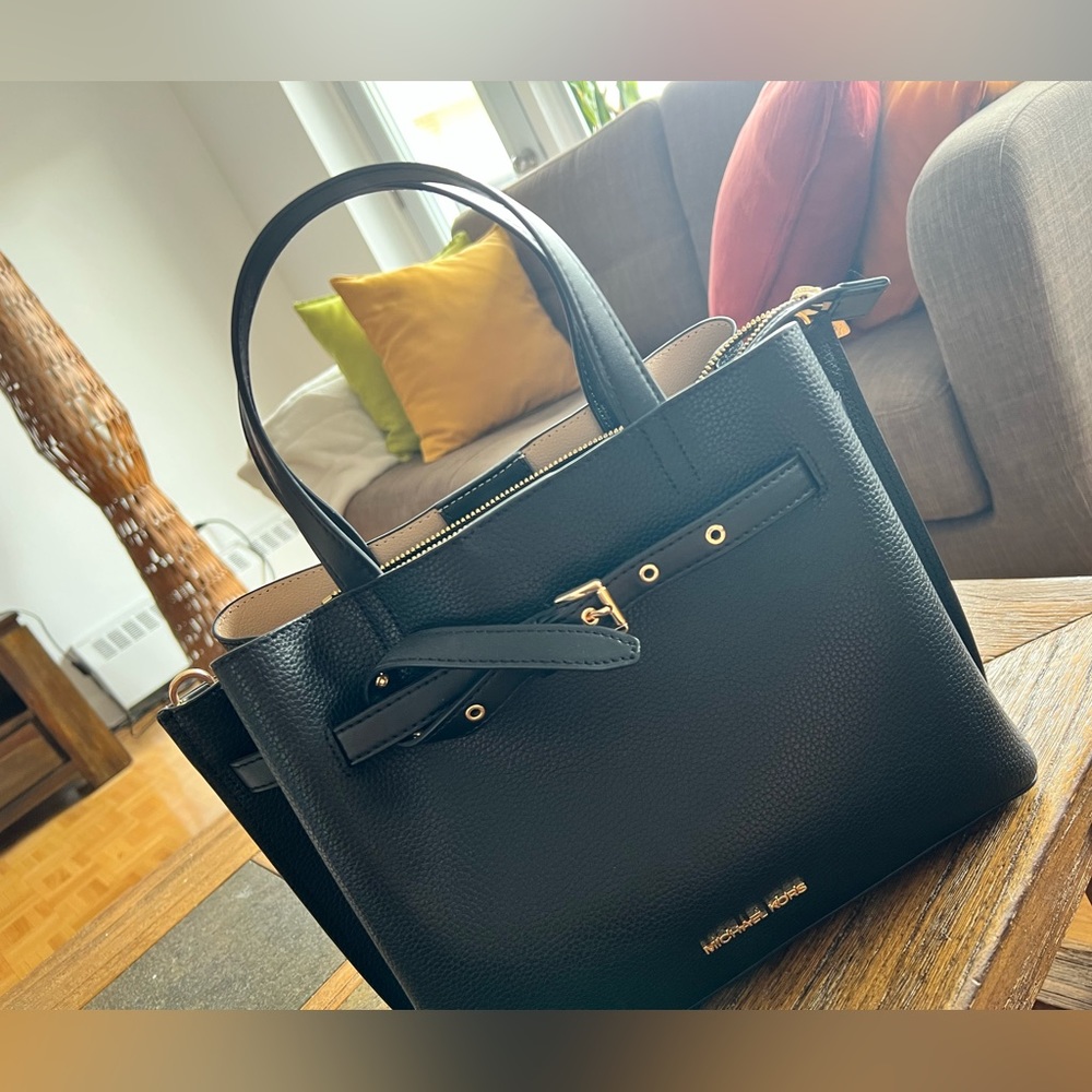 Michael kors large leather bag. New. Never used.